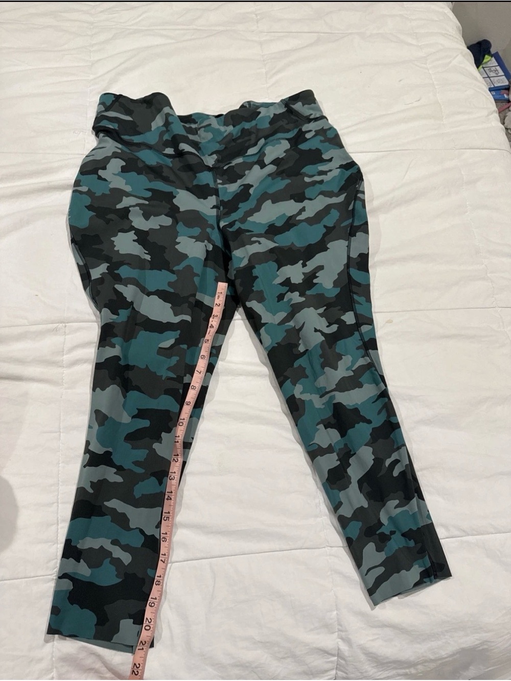 Lululemon Camouflage Active Capri Leggings - Teal & Gray, size 20, 21” inseam
